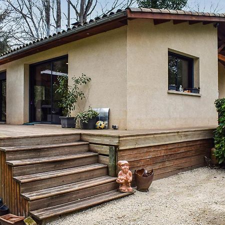 Beautiful Home In Pradines With Kitchen Eksteriør billede