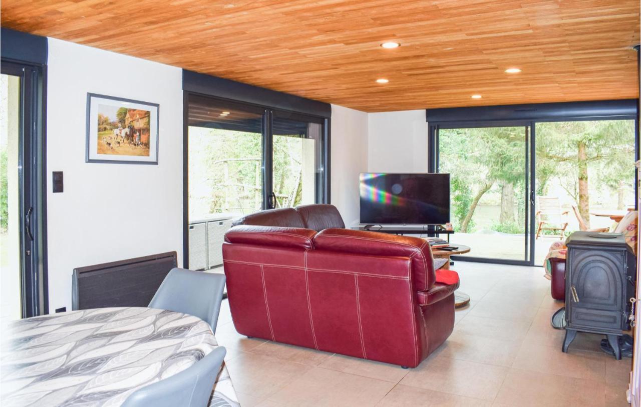 Beautiful Home In Pradines With Kitchen Eksteriør billede