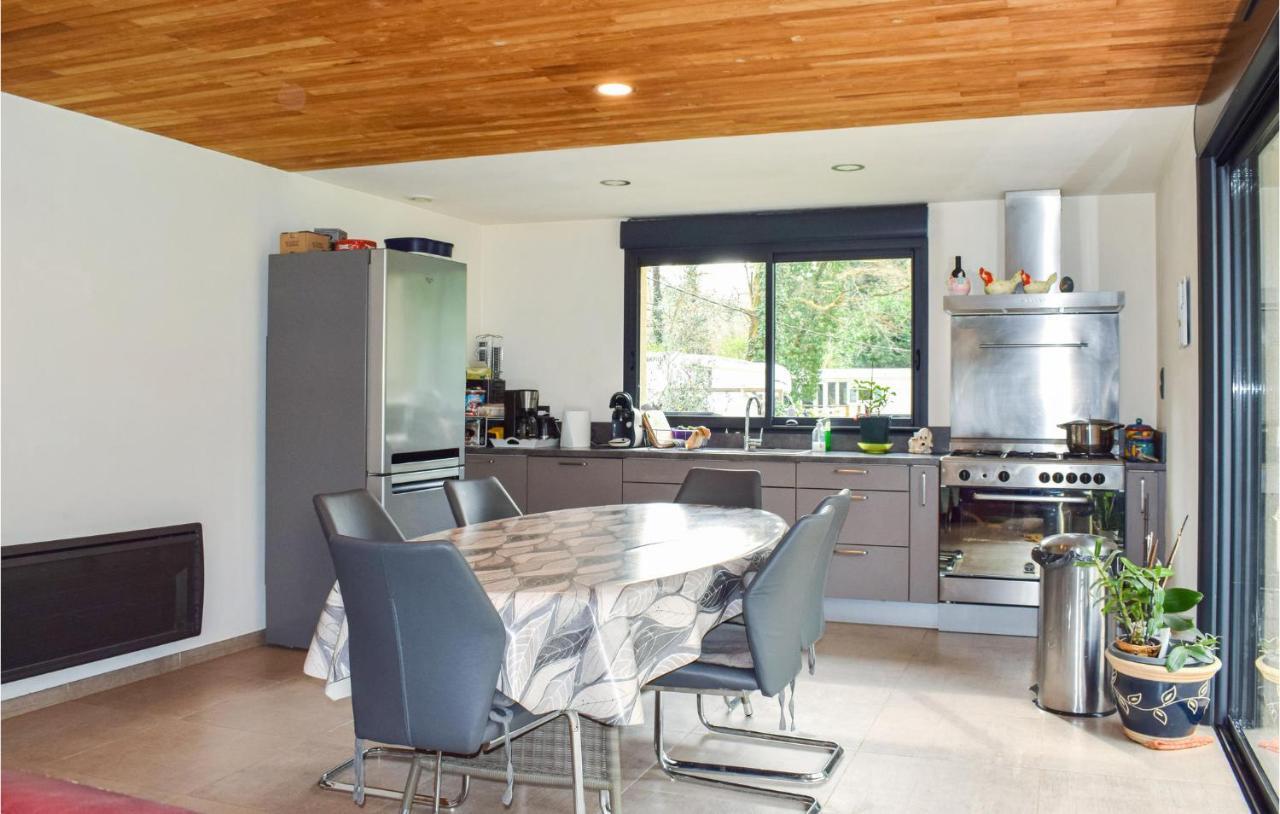 Beautiful Home In Pradines With Kitchen Eksteriør billede