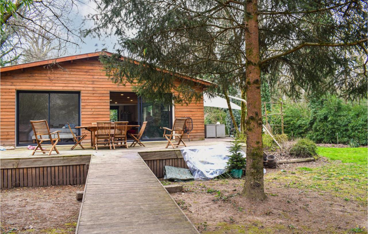Beautiful Home In Pradines With Kitchen Eksteriør billede