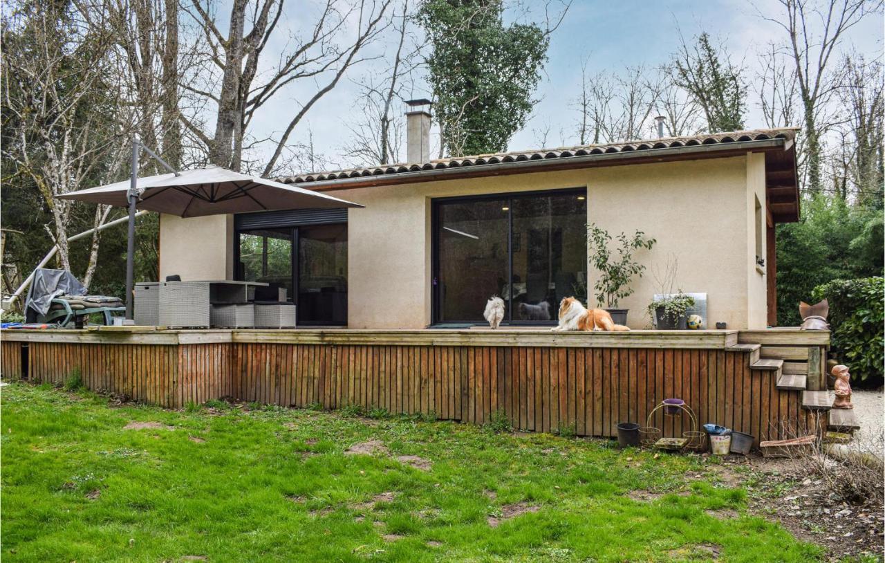 Beautiful Home In Pradines With Kitchen Eksteriør billede